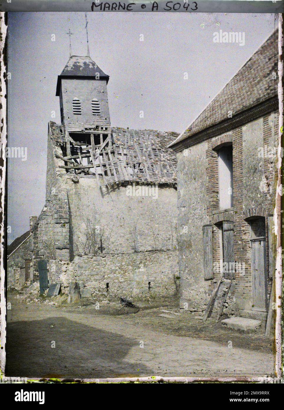 Guerre 14-18 photo 1916 église bombardée à Suippes (Marne) Guerre 14-18 photo 1916 église bombardée à Suippes (Marne)