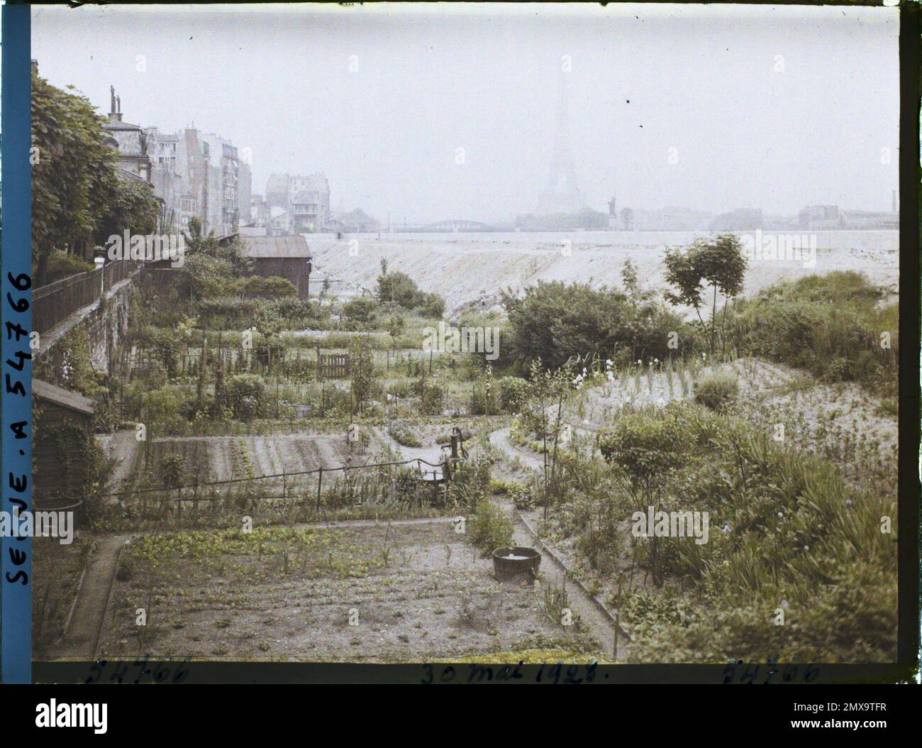 Paris (16th arr.), France Jardins vegetables, quai d 'Auteuil (current