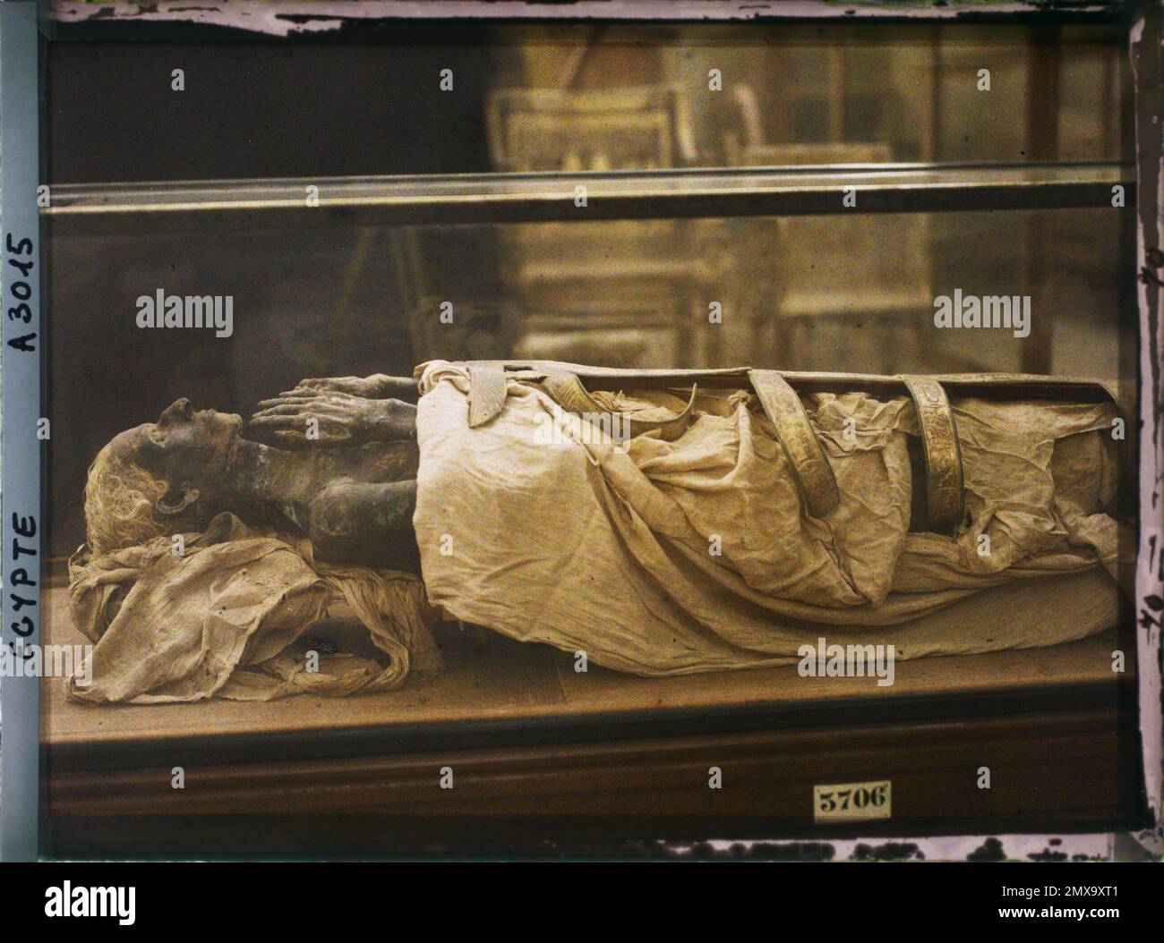 Cairo, Egypt, Africa Mummy in a showcase of the Egyptian Museum in Cairo , 1914 - Egypt - Auguste Léon - (January -February) Stock Photo