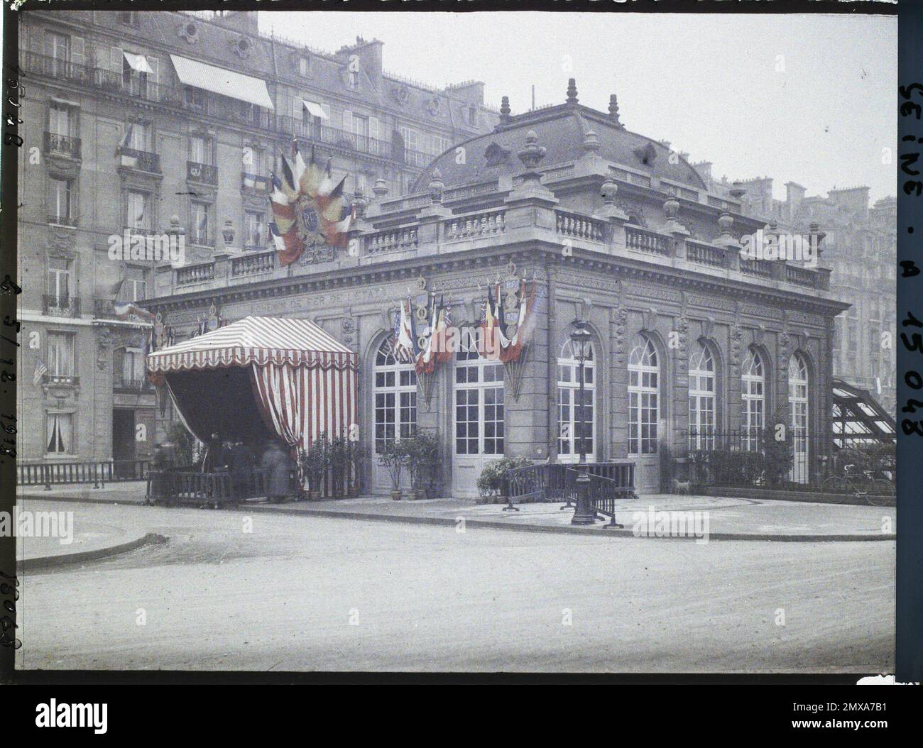 Paris (16th arr.), France Gare on avenue du BoisdeBoulogne, current
