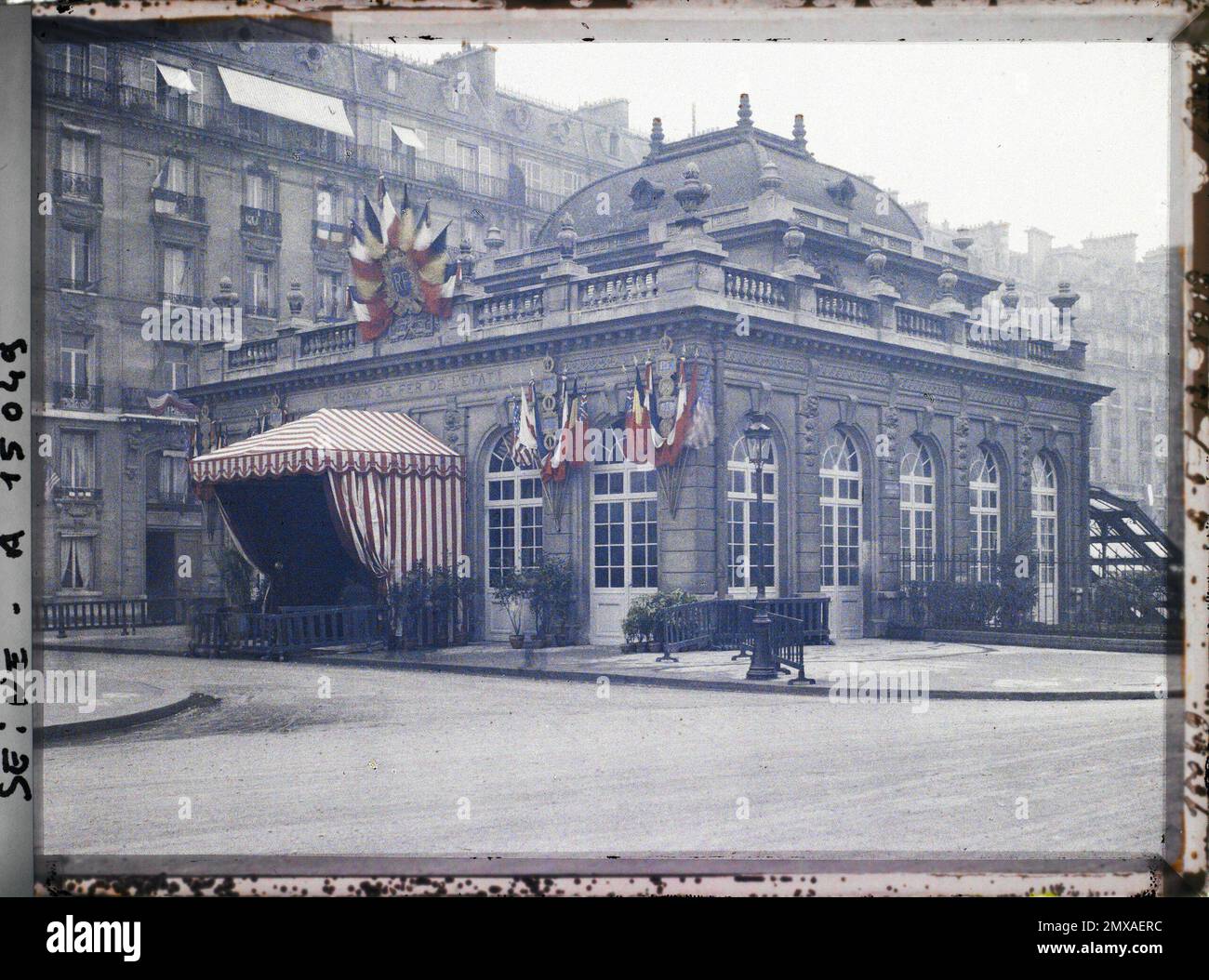 Paris (16th arr.), France Gare on avenue du BoisdeBoulogne, current