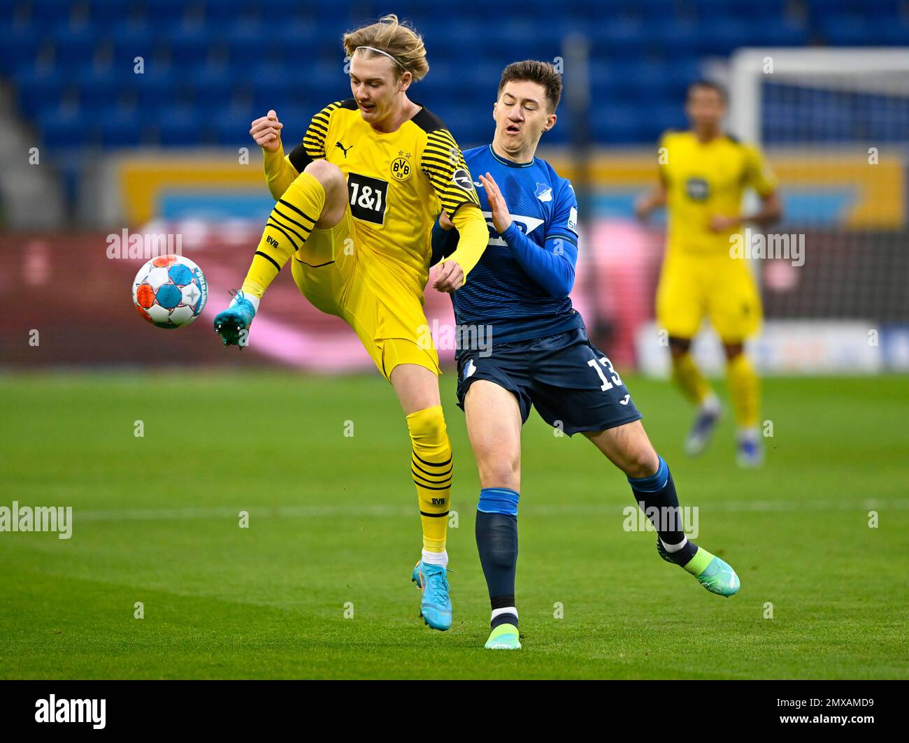 Duel, Action, Julian Brandt BVB Borussia Dortmund vs Angelo Stiller TSG 