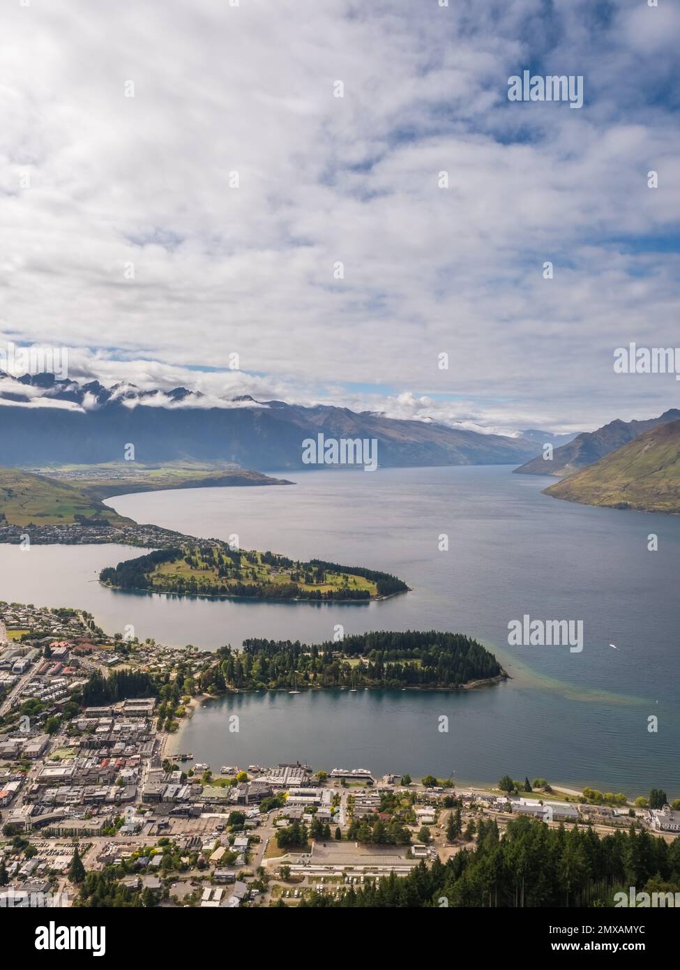 View over Queenstown and Lake Wakatipu on the South Island of New ...