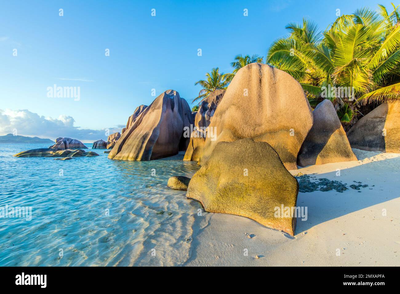 Beach rocks in seychelles hi-res stock photography and images - Alamy