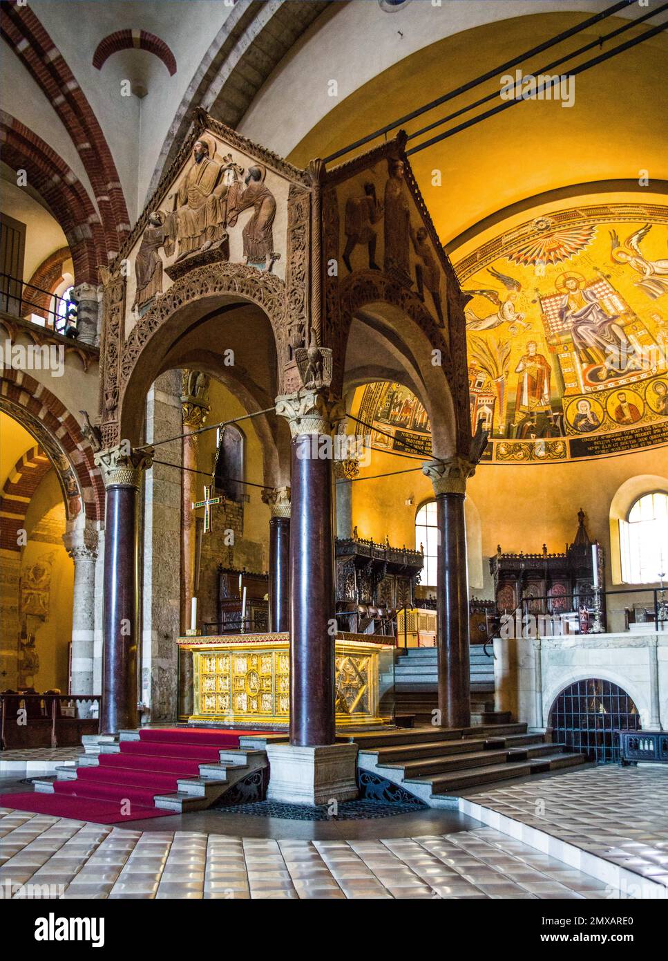 Golden Altar of Volvinio with apsis mosaic, Basilica of St. Ambrogio one of the most important and oldest Romanesque churches in Milan, Lombardy Stock Photo