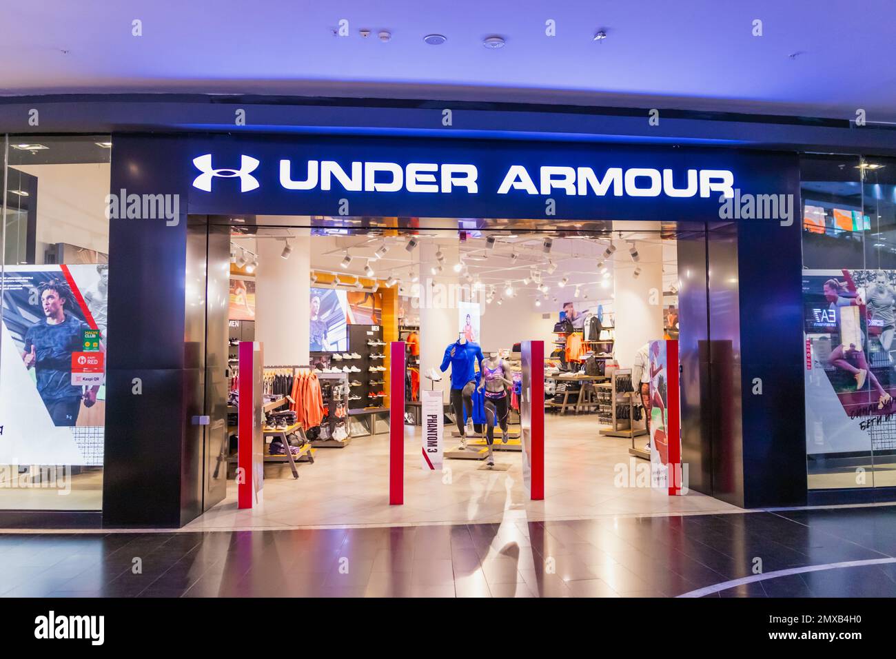 Under armour cloth hi-res stock photography and images - Alamy