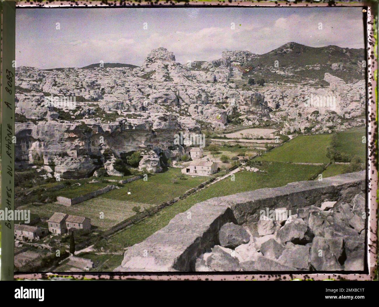 Les Baux-de-Provence, France Le Val d 'Hell, seen from the village , 1916 - French provinces - Jean Brunhes, Auguste Léon and Georges Chevalier - (April -July) Stock Photo