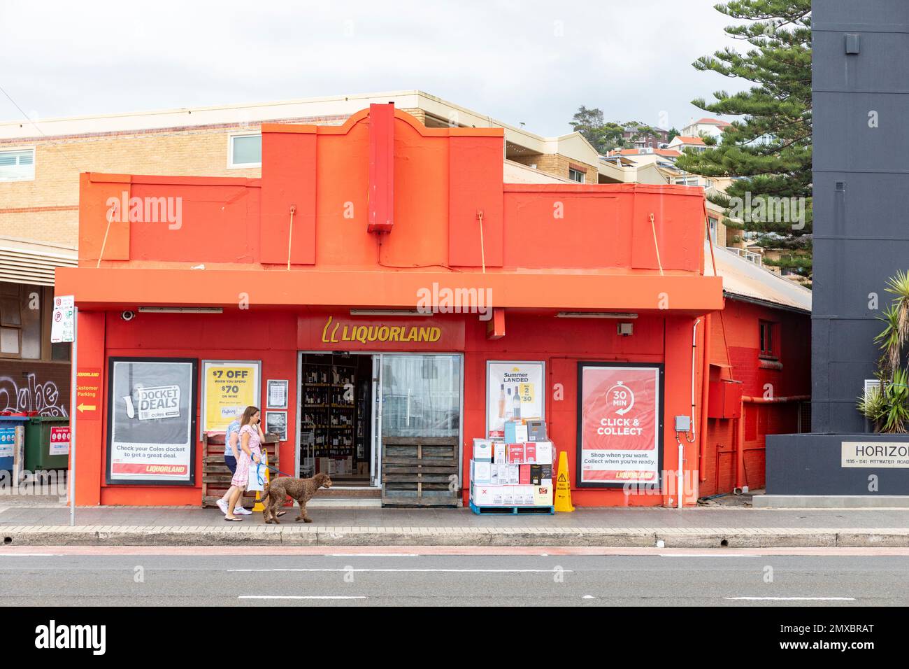 Liquor store exterior hires stock photography and images Alamy