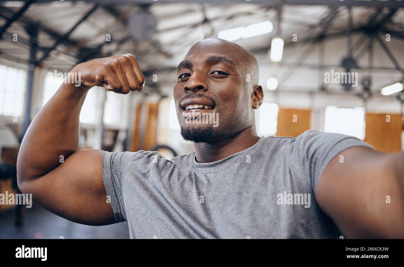 Selfie portrait, fitness and black man with muscle in gym show biceps for  motivation, wellness and cardio workout. Sports, strong and face of Stock  Photo - Alamy