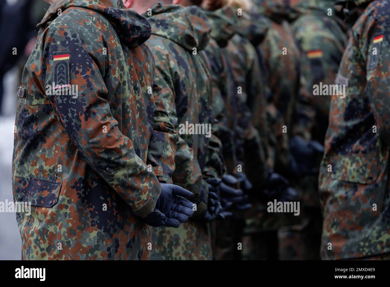 Pfreimd, Germany. 03rd Feb, 2023. Bundeswehr soldiers stand on the ...