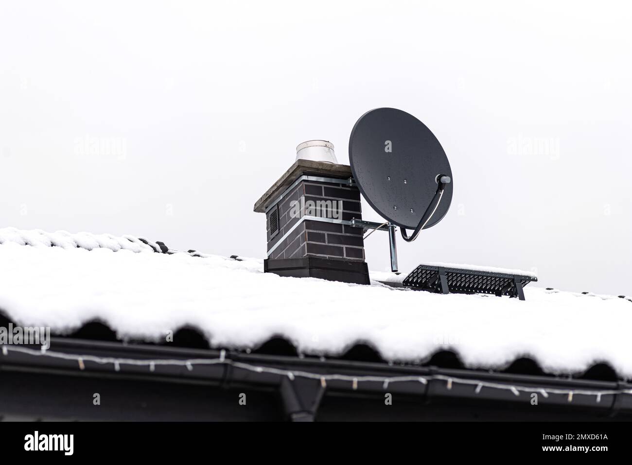 How to get snow off satellite dish on roof deals