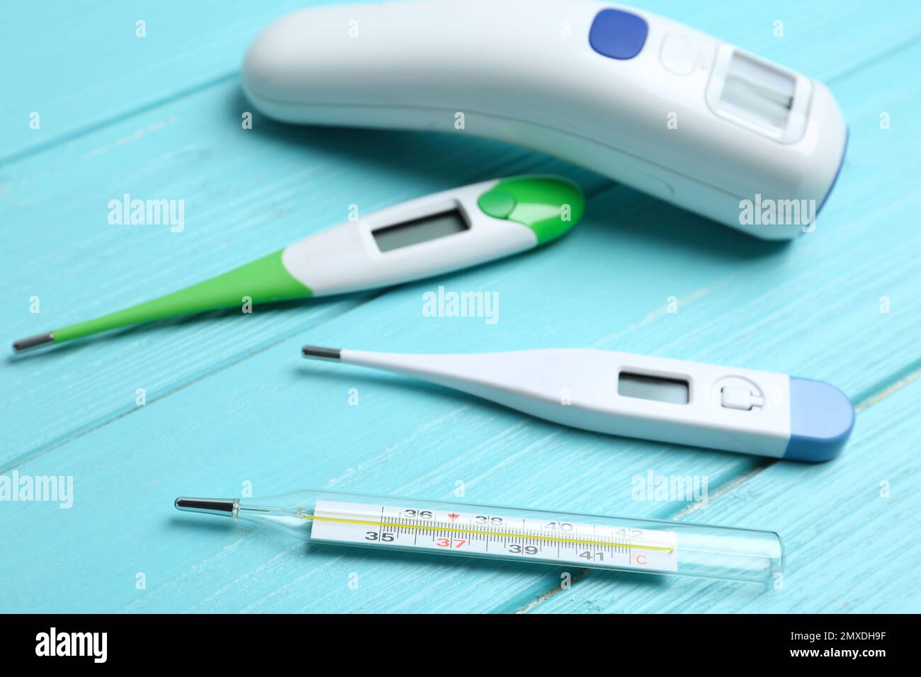 Sick thermometers hi-res stock photography and images - Alamy