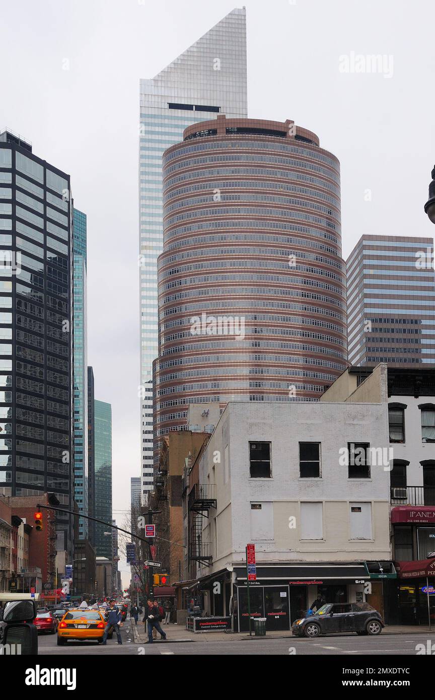 Phillip Johnson's Lipstick Building: Modern elegance in pink hues, a playful icon in the NYC skyline. Stock Photo