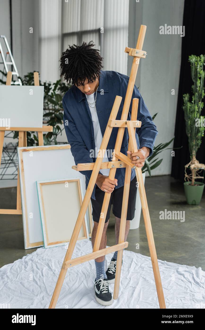 Adjusting easel hi-res stock photography and images - Alamy