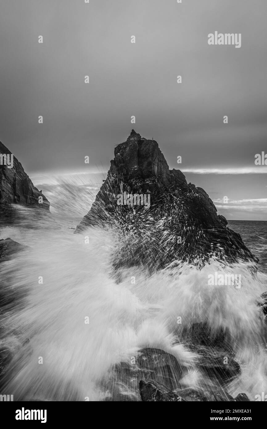 A sea waves on crashing the rock in black and white Stock Photo - Alamy