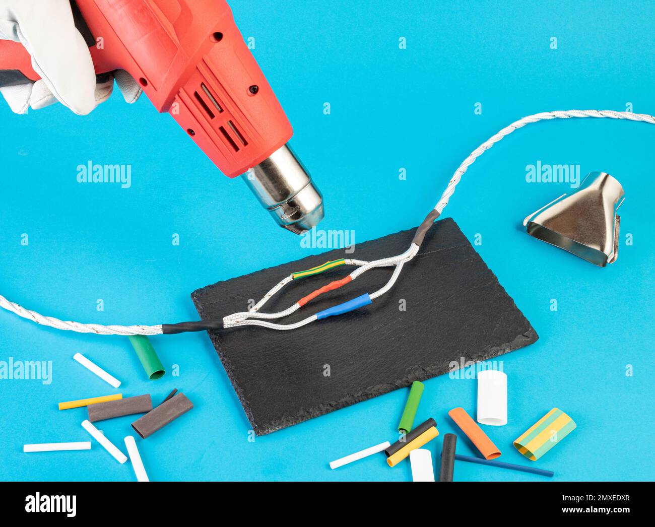 heating with a building hair dryer of heatshrinkable tubes on the