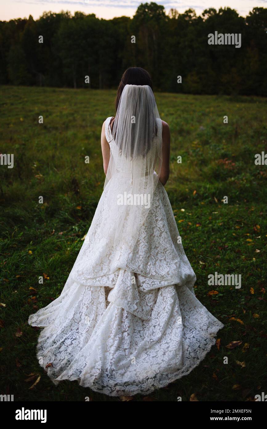 Alone bride hi-res stock photography and images - Alamy