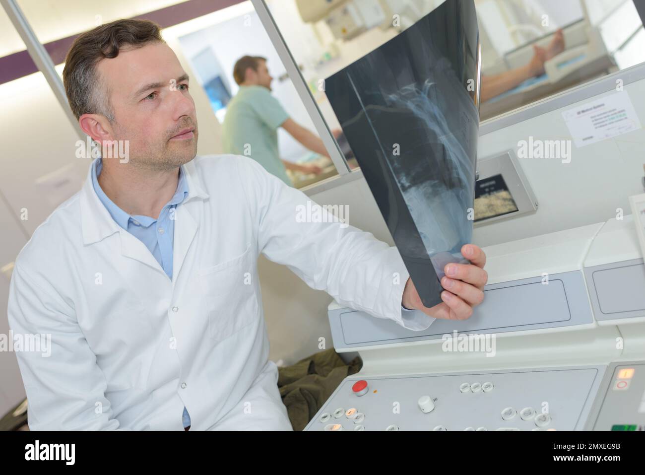 Inspecting xray hi-res stock photography and images - Alamy