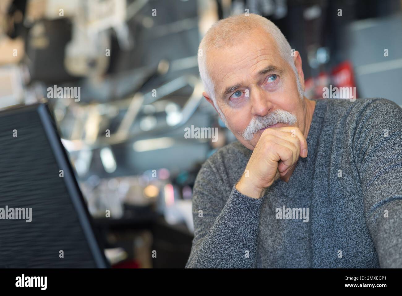 Portrait of a 80 year old man hi-res stock photography and images - Alamy