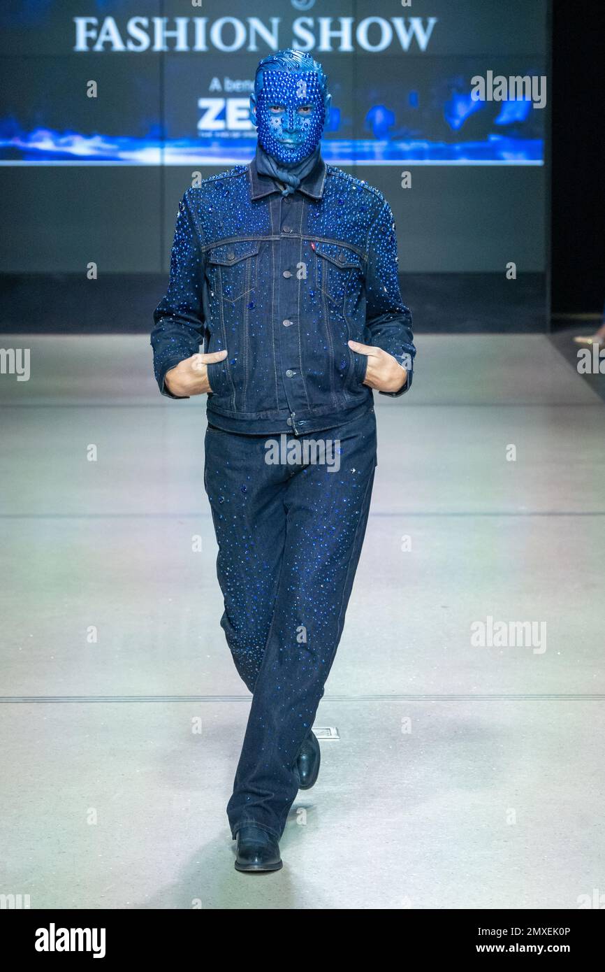 Discover more than 184 levis jeans fashion show latest