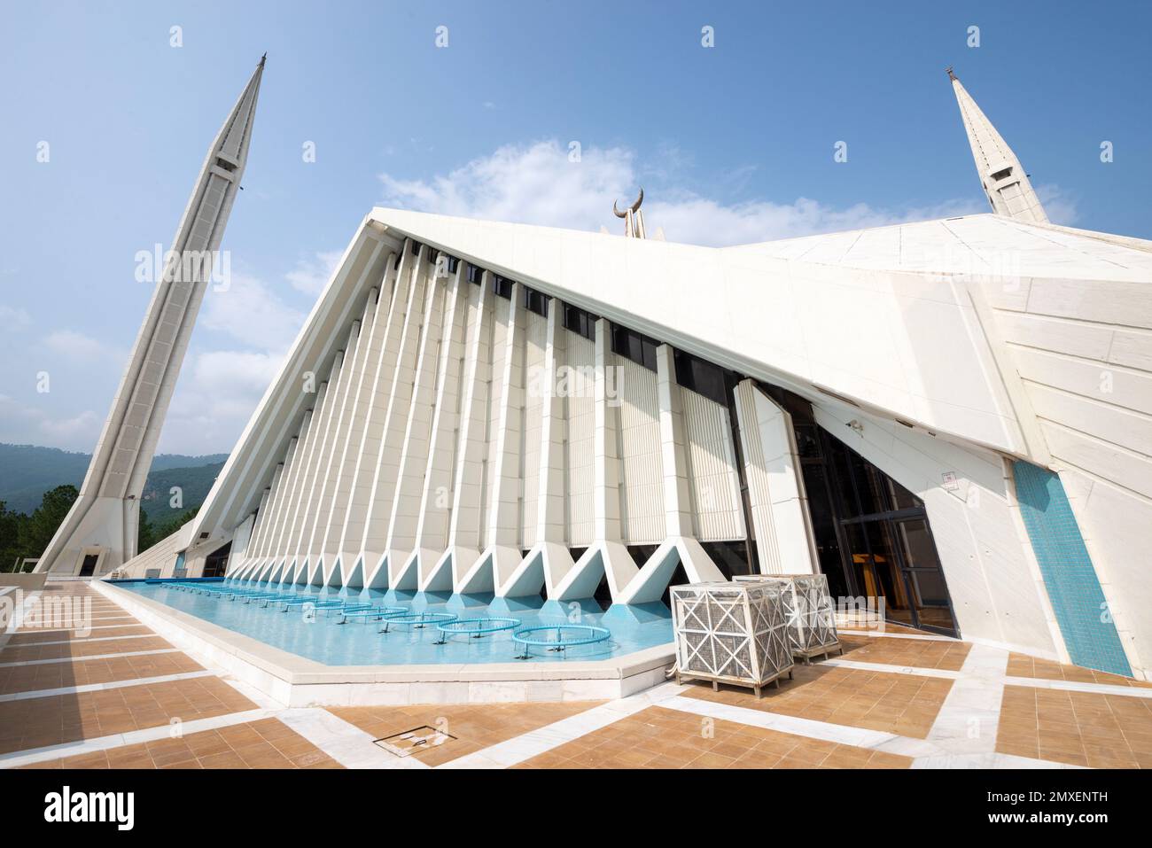 faisal-mosque-islamabad-2MXENTH.jpg