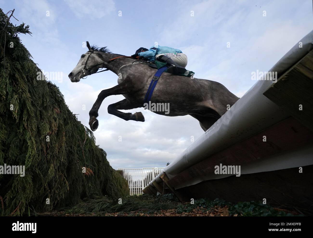 Snowy Clouds ridden by Sean Quinlan on their way to winning the Andrew Dowson 50th Birthday Fillies' Juvenile Hurdle at Catterick Bridge Racecourse. Picture date: Friday February 3, 2023. Stock Photo