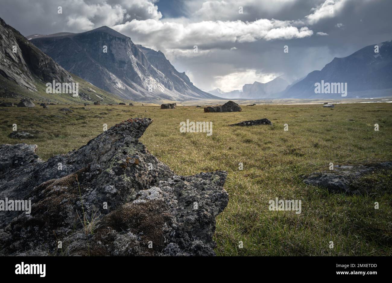 Akshayuk Pass, Auyuittuq National Park landscape view. Baffin Mountains of Nunavut, Canada. Stock Photo