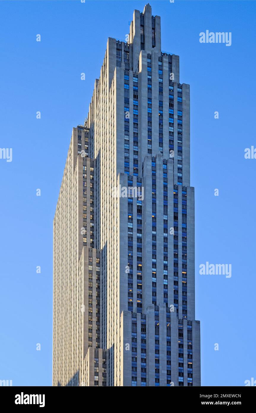 Architectural majesty: The iconic Rockefeller Center skyscraper stands tall, a symbol of Manhattan's grandeur and the heartbeat of New York City's sky Stock Photo