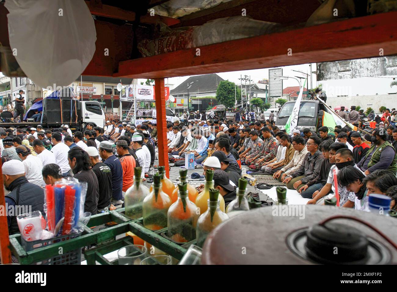 Yogyakarta, Indonesia. 03rd Feb, 2023. Indonesian Muslims perform congregational prayers during the demonstration. The demonstrations were held in protest against the burning of the Quran by Swedish-Danish right-wing politician Rasmus Paludan, in Sweden, and the tearing of pages of the Quran by Edwin Wagensveld, leader of the Dutch anti-Islam group Pegida, in The Hague. Credit: SOPA Images Limited/Alamy Live News Stock Photo