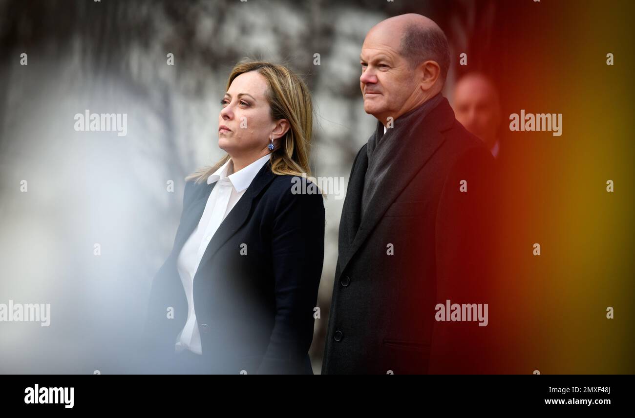 Berlin, Germany. 03rd Feb, 2023. German Chancellor Olaf Scholz (r, SPD