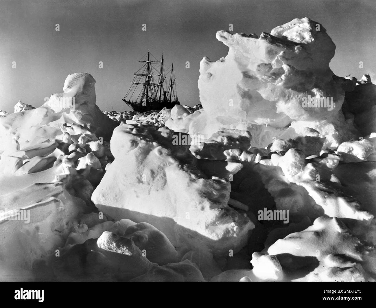 Ernest Shackleton, Endurance. Sir Ernest Shackleton's ship, Endurance, trapped in the ice during the 1914/15 Imperial Trans-Antarctic Expedition. Photo by Frank Hurley, 1915 Stock Photo