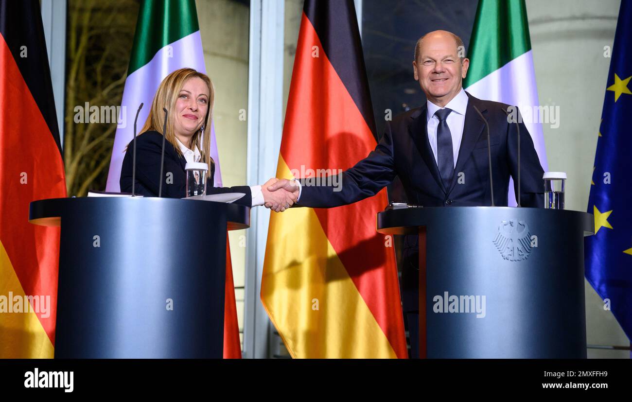 Berlin, Germany. 03rd Feb, 2023. German Chancellor Olaf Scholz (r, SPD