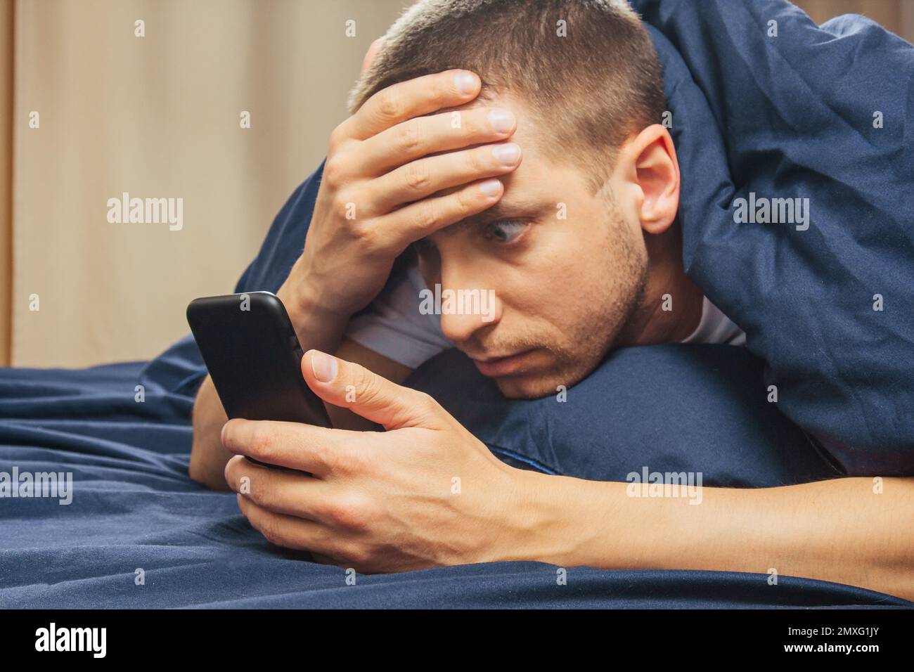 Phone call missed hi-res stock photography and images - Alamy