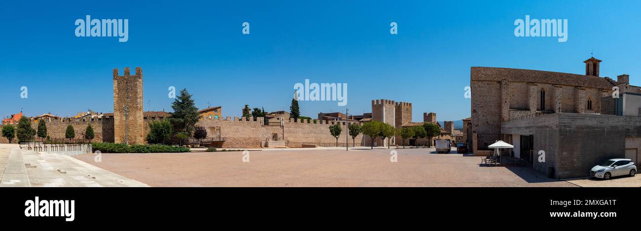 Fotografía panorámica de la ciudad medieval de Montblanc, Tarragona. Hermosa villa amurallada Stock Photo