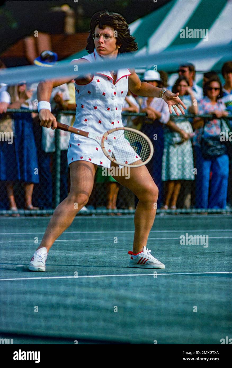 Bjorn Borg of Sweden returns a shot during the Men's 1977 US Open... News Photo - Getty Images
