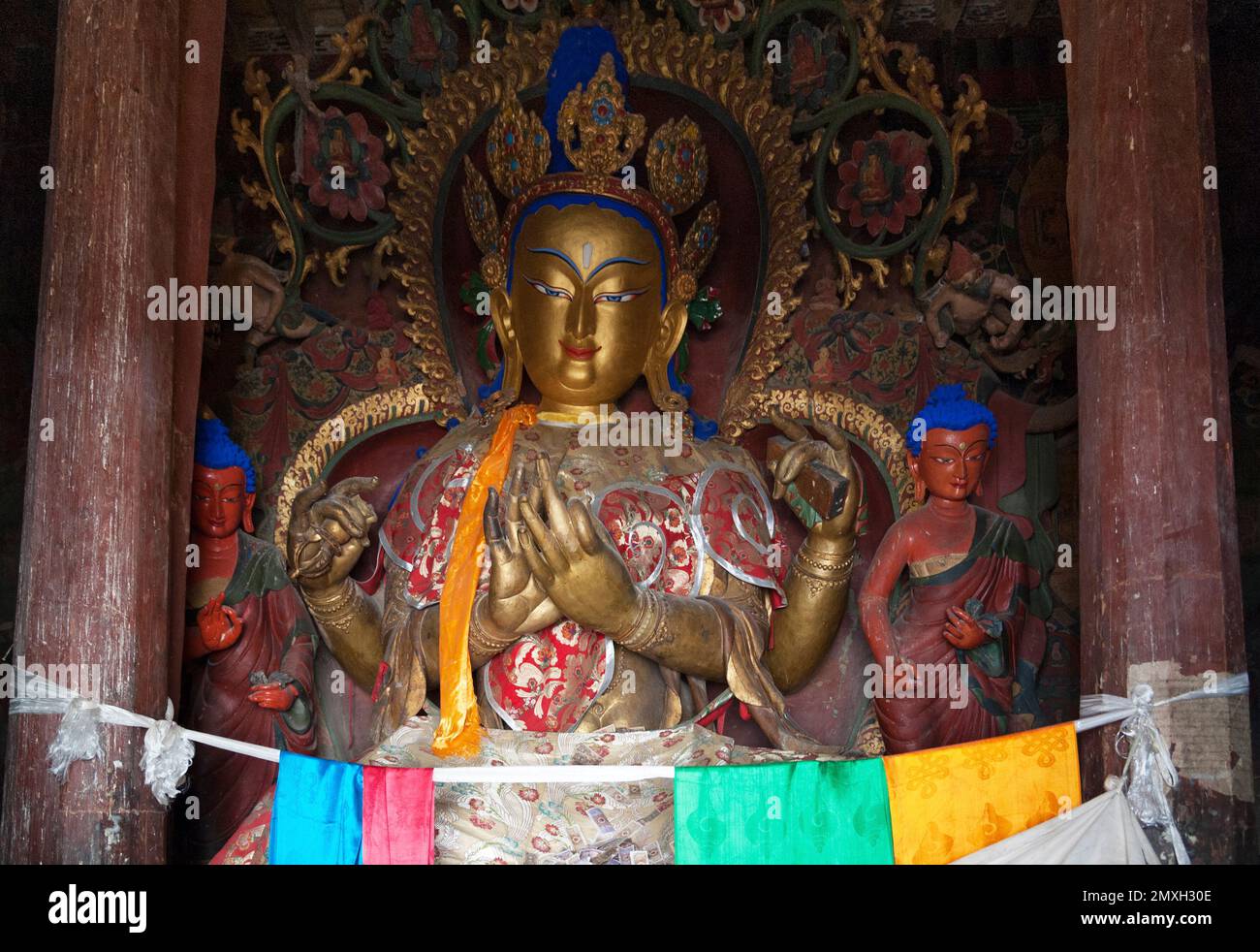 Brightly coloured statues of Tibetan deities inside the Buddhist Kumbum chorten in Gyantse in the Pelkor Chode Monastery - Tibet Stock Photo