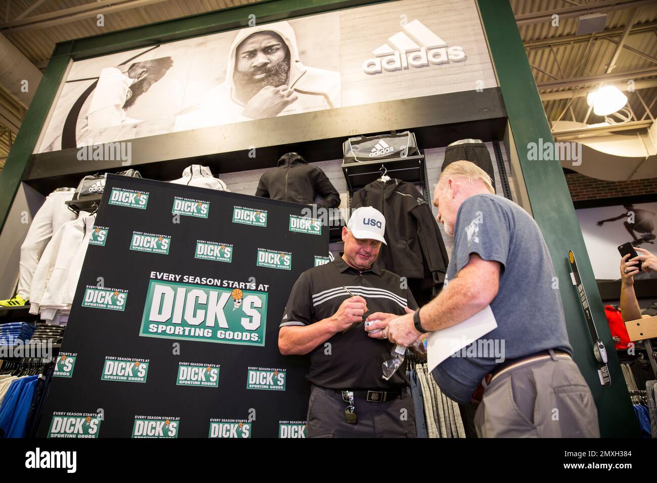 Baseball legend Roger Clemens signs autographs at DICK'S Sporting Goods