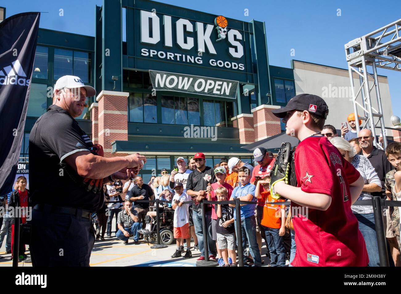 Baseball legend Roger Clemens does a Q&A with fans at DICK'S Sporting