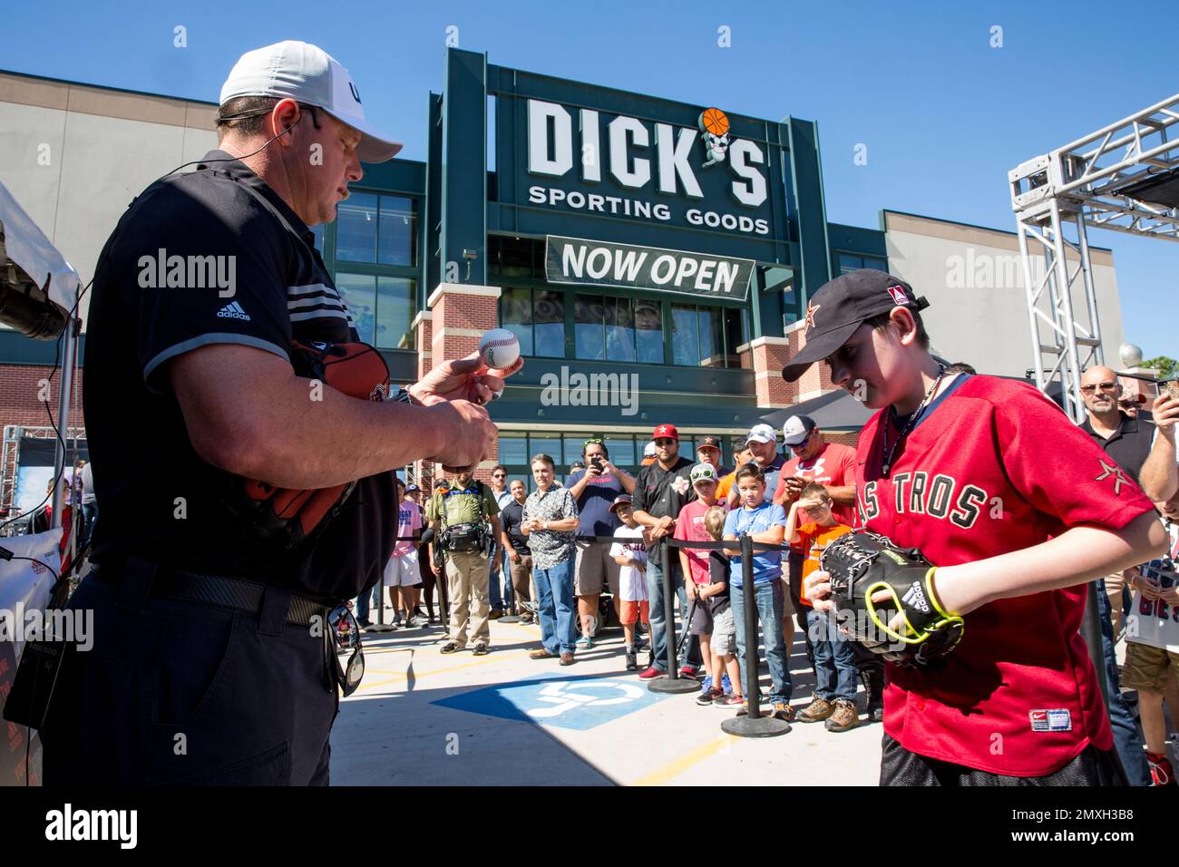 Baseball legend Roger Clemens does a Q&A with fans at DICK'S Sporting