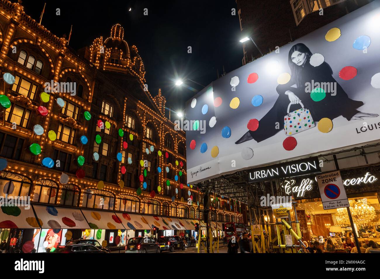Jeff Moore - A 50-foot statue of the Japanese artist Yayoi Kasuma stands  outside Harrods, clutching her LV bag and 'painting' dots for the launch Lo  Stock Photo - Alamy