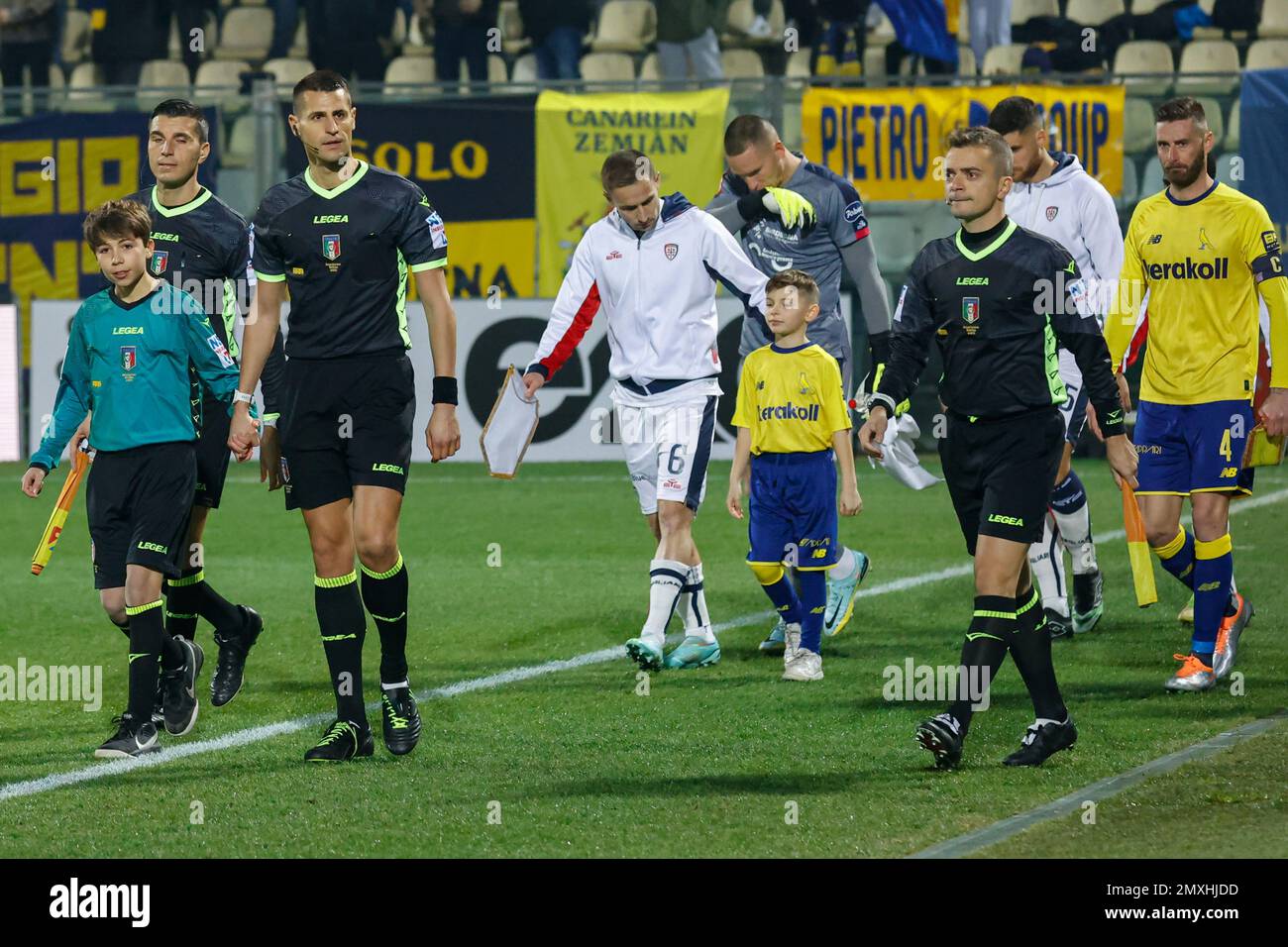 Modena celebrates the victory during the Italian soccer Serie B match Modena  FC vs Cagliari Calcio on February 03, 2023 at the Alberto Braglia stadium  in Modena, Italy (Photo by Luca Diliberto/LiveMedia