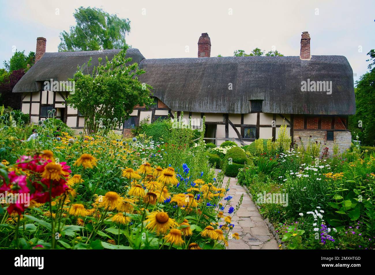 view-across-the-gardens-of-anne-hathaway-s-cottage-shottery