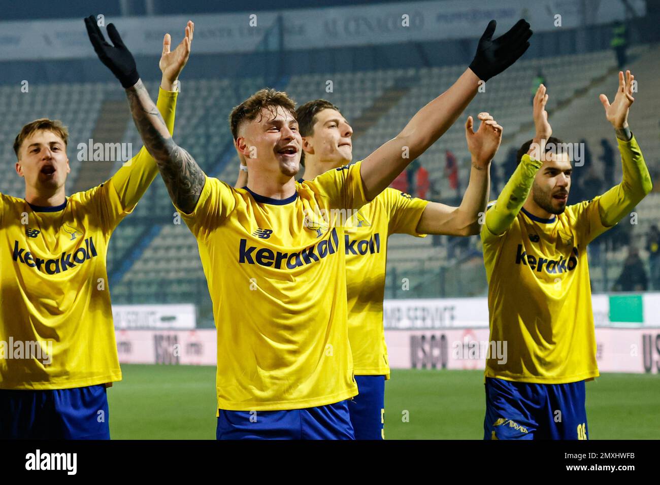 Modena celebrates the victory during the Italian soccer Serie B match Modena  FC vs Cagliari Calcio on February 03, 2023 at the Alberto Braglia stadium  in Modena, Italy (Photo by Luca Diliberto/LiveMedia