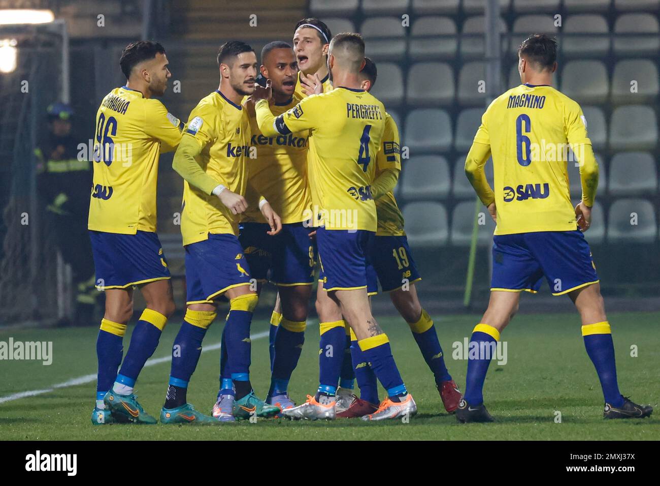 Modena celebrates the victory during the Italian soccer Serie B match Modena  FC vs Cagliari Calcio on February 03, 2023 at the Alberto Braglia stadium  in Modena, Italy (Photo by Luca Diliberto/LiveMedia