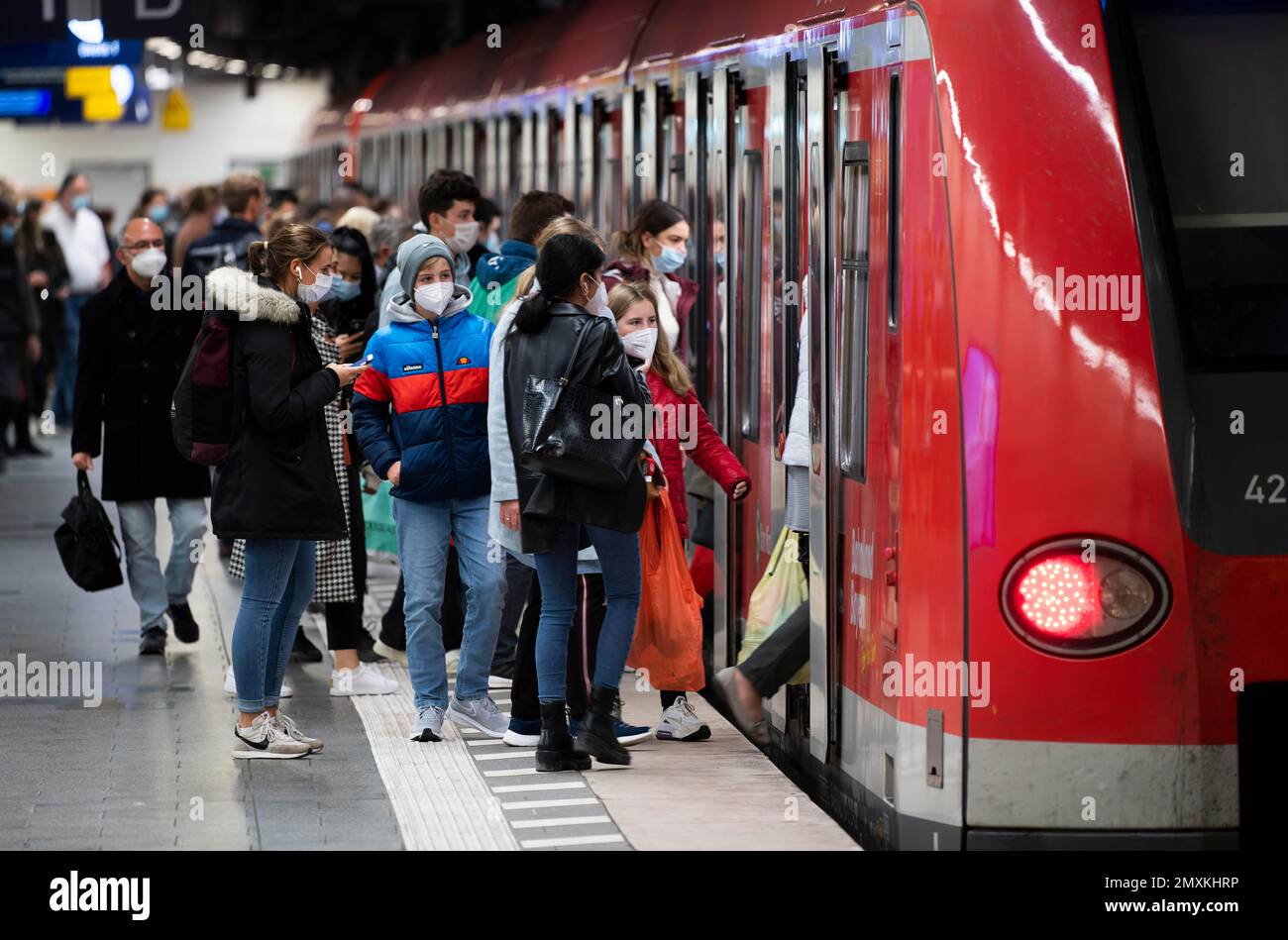 Group of people wearing face masks boarding the SBahn at Marienplatz
