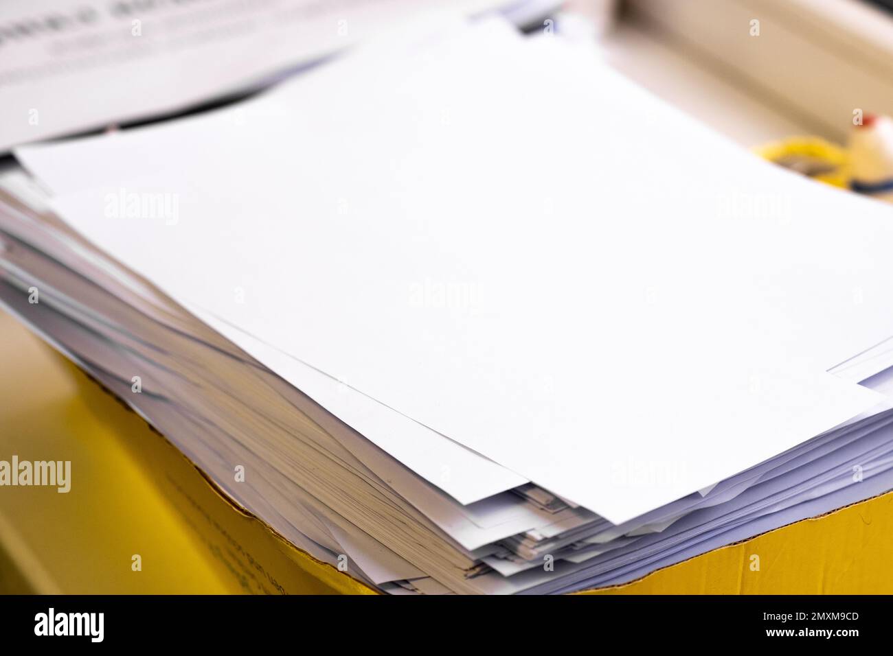High quality white paper hi-res stock photography and images - Alamy