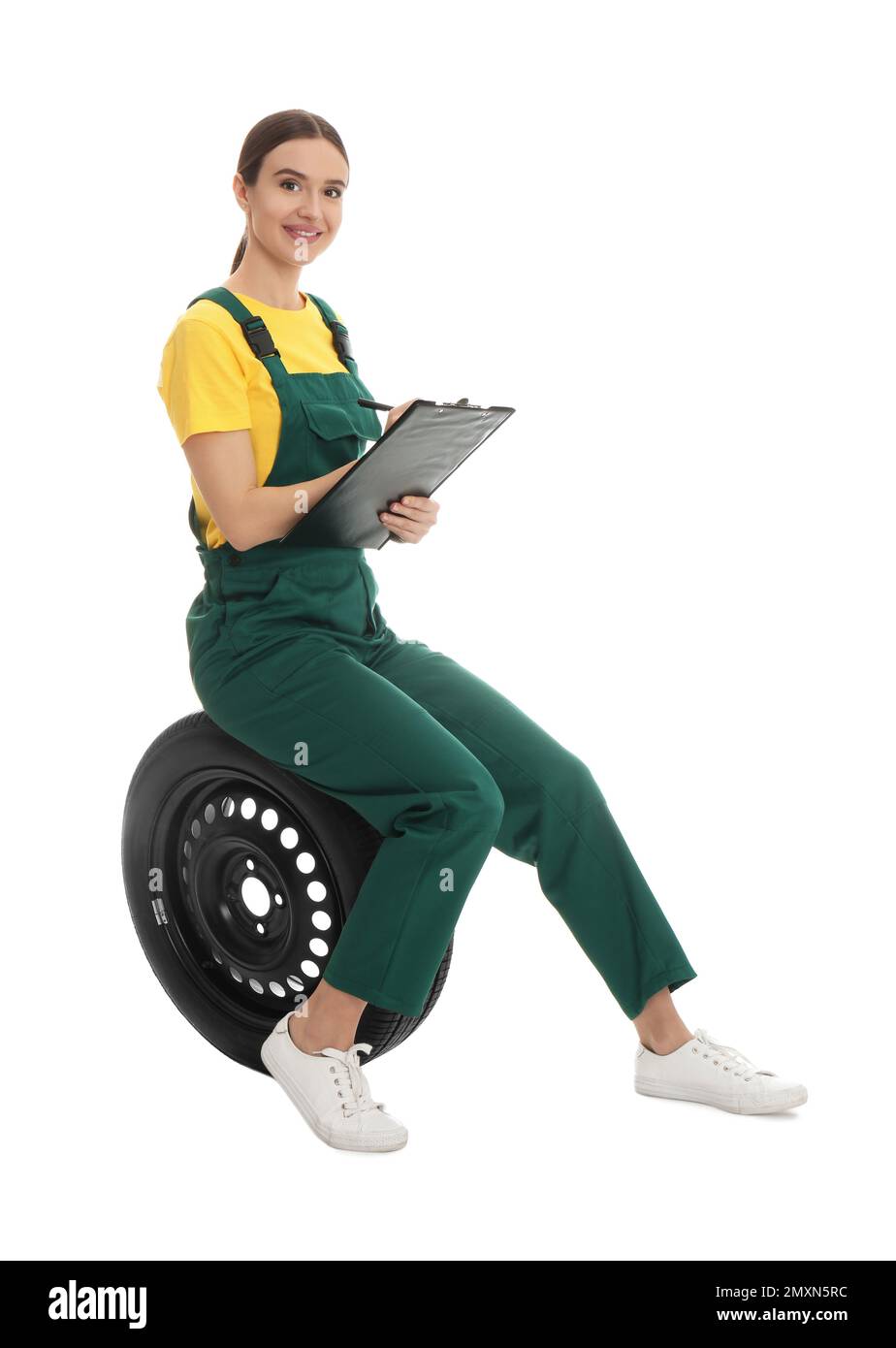 Female auto mechanic clipboard hi-res stock photography and images - Alamy