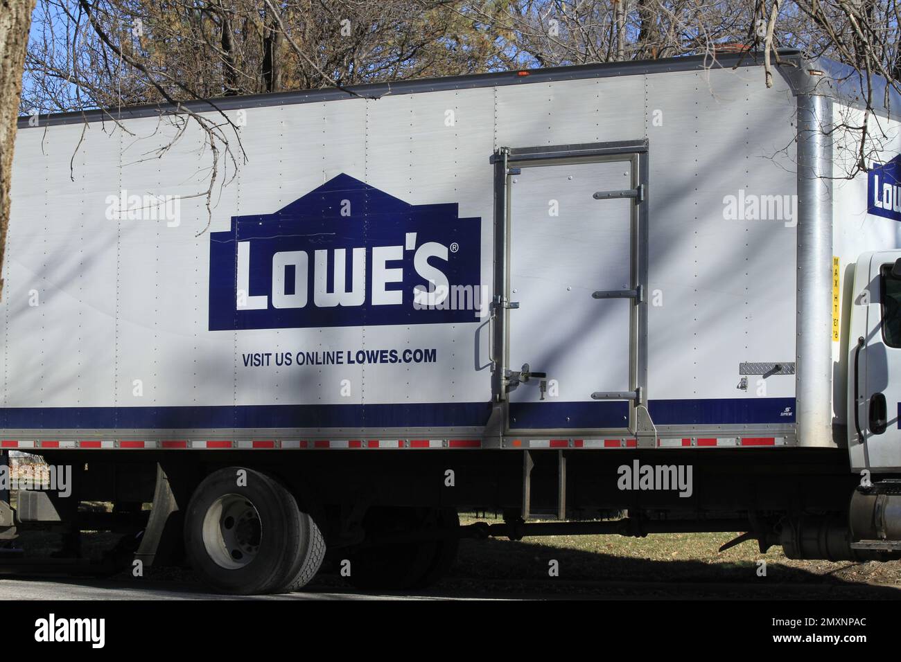 Delivery truck logo hi-res stock photography and images - Alamy