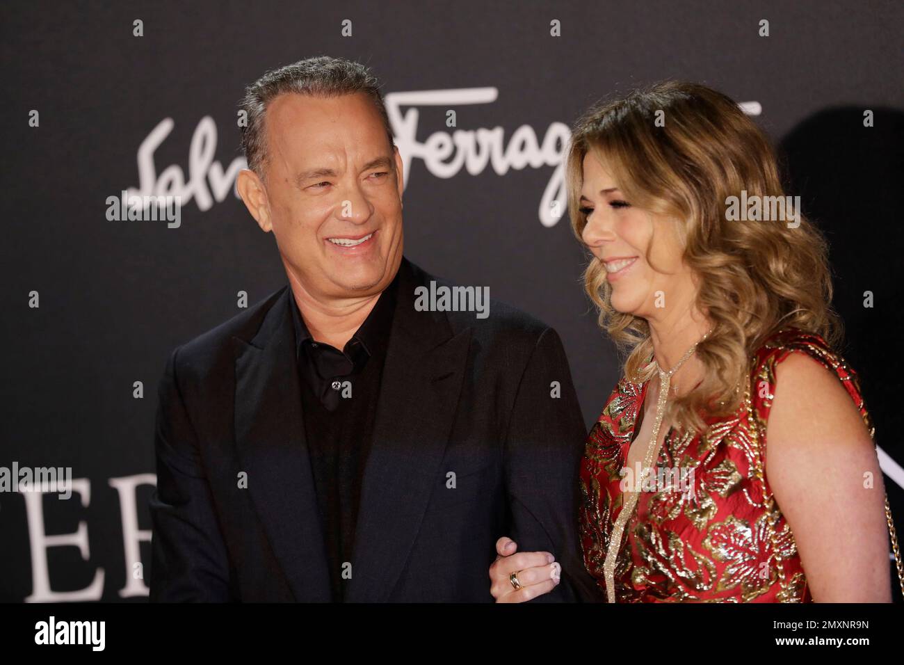 actor-tom-hanks-and-his-wife-rita-wilson-arrive-for-the-premiere-of-the