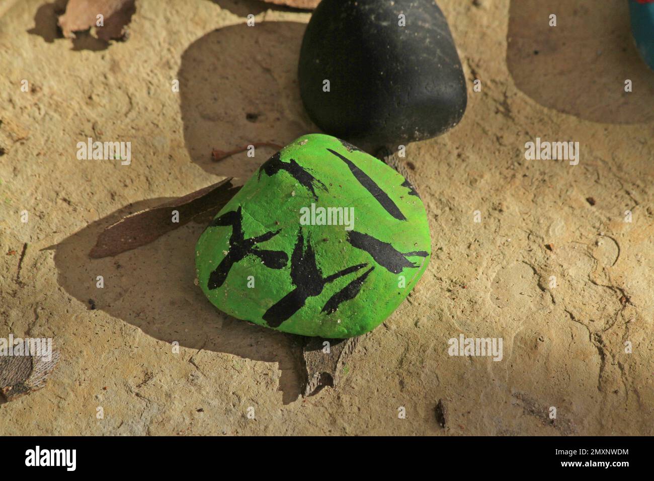 Painted rocks hi-res stock photography and images - Alamy